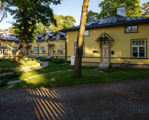 Raudtee kortermaja